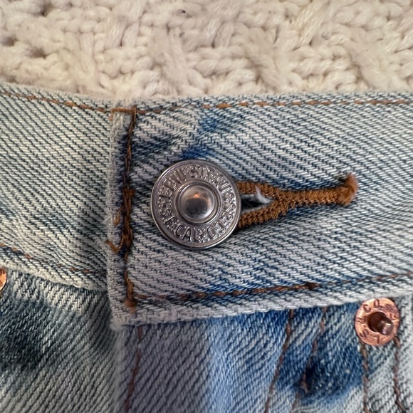 LEVIS 505 VINTAGE WOMENS 36/30  Distressed Light Blue Denim Shorts - Picture 5 of 13